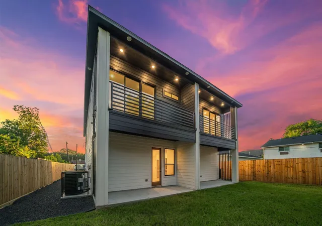 3rd image of 8011 Bowen St, Houston, TX 77051