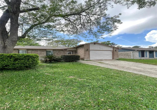 Photo 2 of Single family home for sale at 6231 Holw Pines Dr, Houston, TX 77049 | MLS# 14470933 | Listing updated on 2026-08-29