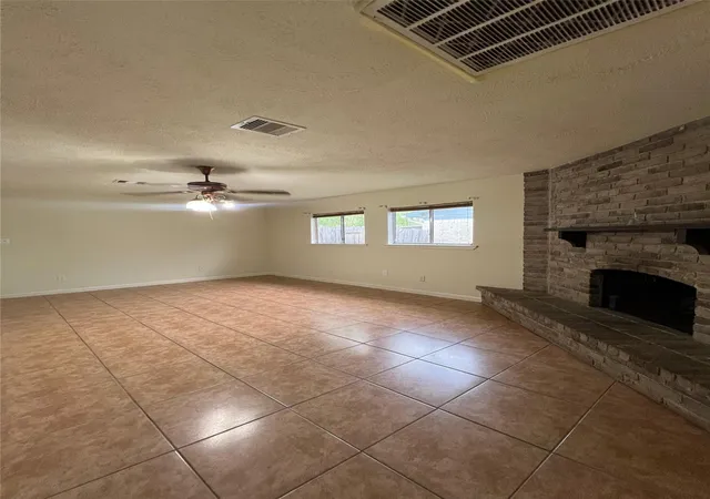 Photo 3 of Single family home for sale at 6231 Holw Pines Dr, Houston, TX 77049 | MLS# 14470933 | Listing updated on 2026-08-29