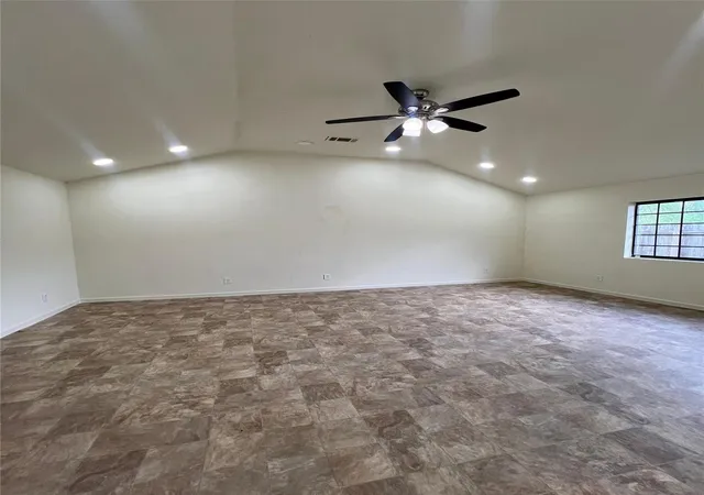 Photo 4 of Single family home for sale at 6231 Holw Pines Dr, Houston, TX 77049 | MLS# 14470933 | Listing updated on 2026-08-29