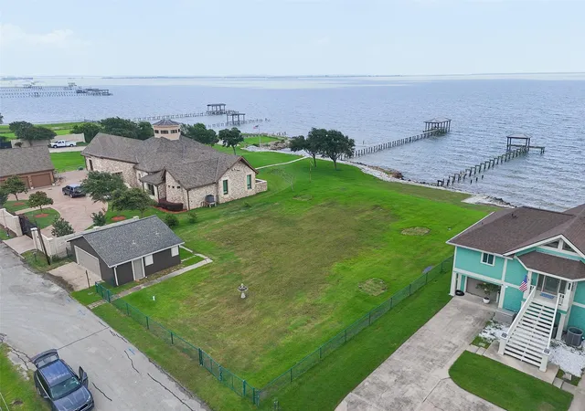 2nd image of 1714 Roscoe St, La Porte, TX 77571 | MLS# 43413702