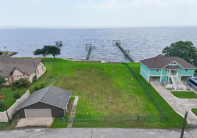 3rd image of 1714 Roscoe St, La Porte, TX 77571 | MLS# 43413702