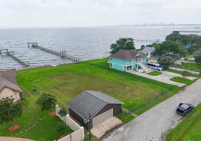 4th image of 1714 Roscoe St, La Porte, TX 77571 | MLS# 43413702
