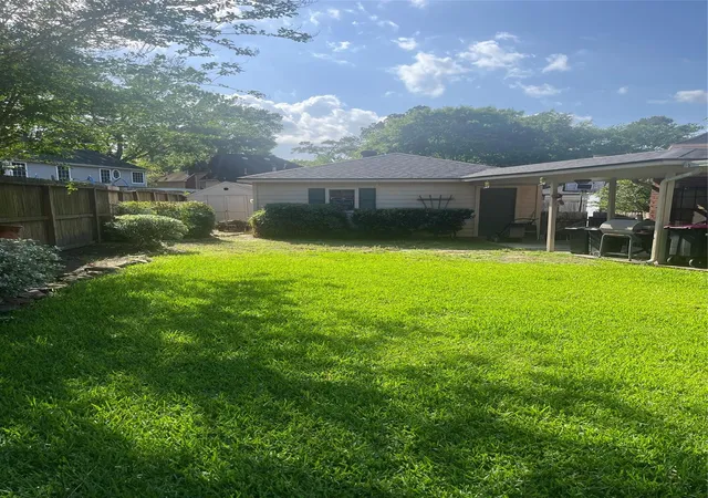 Photo 4 of Sale Pending at 3502 Fern River Dr, Kingwood, TX 77345 | MLS# 32690288 | Listing updated on 2026-09-16