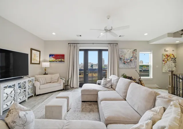 Photo 3 of Single family home for sale at 2813 Hicks St, Houston, TX 77007 | MLS# 49114176 | Listing updated on 2026-09-15