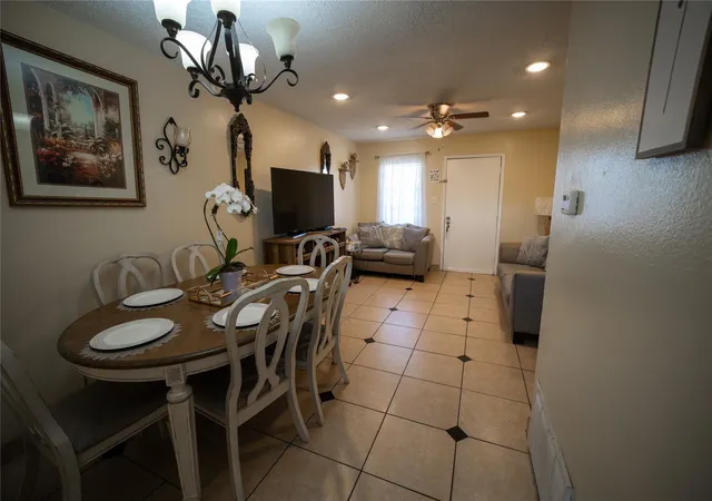 4th image of 1220 Shadowdale Dr #8, Houston, TX 77043 | MLS# 21141141