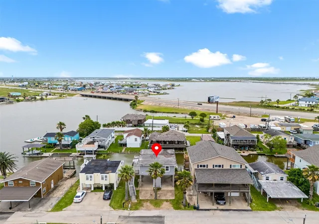 3rd image of 21 Edgewater St, Hitchcock, TX 77563 | MLS# 80772835