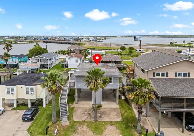 5th image of 21 Edgewater St, Hitchcock, TX 77563 | MLS# 80772835