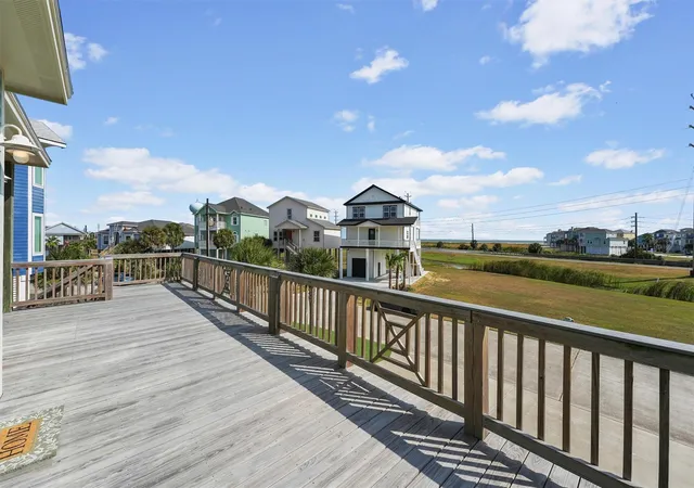 Photo 4 of Single family home for sale at 25102 Sausalito Dr, Galveston, TX 77554 | MLS# 3643369 | Listing updated on 2026-09-20