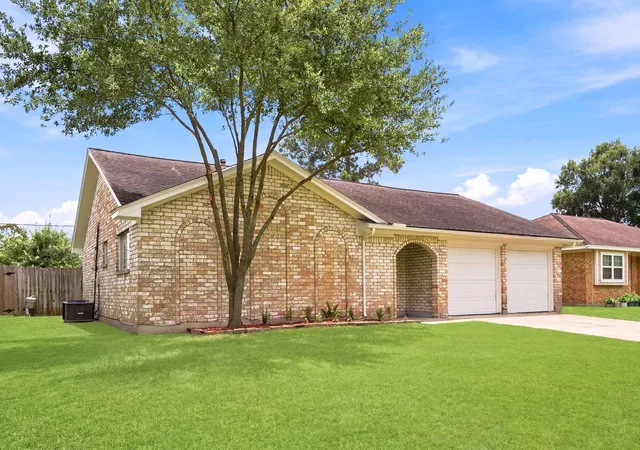 Photo 2 of Single family home for sale at 659 Grand Oaks Dr, Houston, TX 77015 | MLS# 63059141 | Listing updated on 2026-08-29