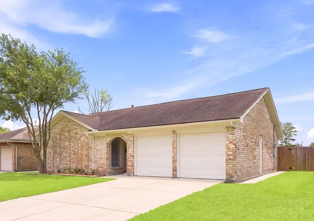 Photo 3 of Single family home for sale at 659 Grand Oaks Dr, Houston, TX 77015 | MLS# 63059141 | Listing updated on 2026-08-29