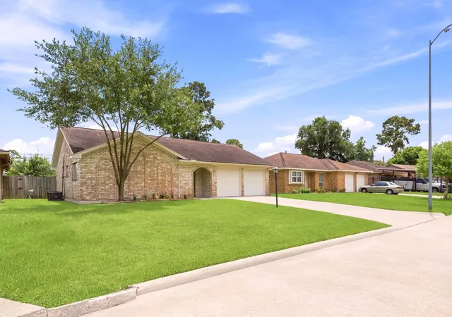 Photo 3 of Single family home for sale at 659 Grand Oaks Dr, Houston, TX 77015 | MLS# 63059141 | Listing updated on 2026-09-23