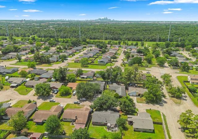 Photo 22 of Sale Pending at 550 Slumberwood Dr, Houston, TX 77013 | MLS# 33504046 | Listing updated on 2026-10-08