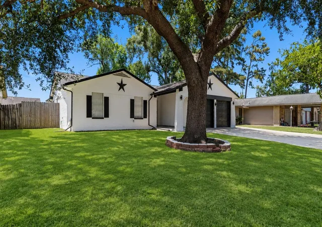 Photo 2 of Sale Pending at 550 Slumberwood Dr, Houston, TX 77013 | MLS# 33504046 | Listing updated on 2026-10-08