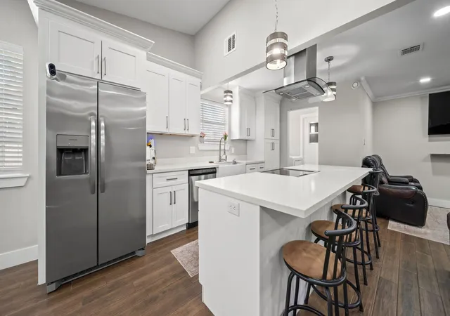 Photo 4 of Sale Pending at 550 Slumberwood Dr, Houston, TX 77013 | MLS# 33504046 | Listing updated on 2026-10-08
