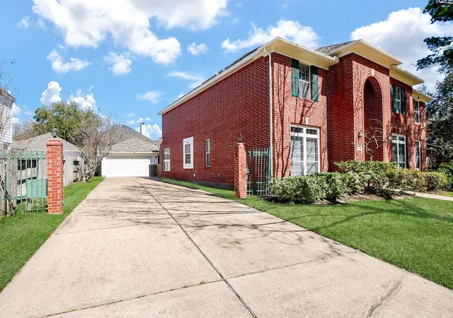 Photo 3 of Single family home for sale at 12236 S Shadow Cvs Dr, Houston, TX 77082 | MLS# 47170521 | Listing updated on 2026-08-27