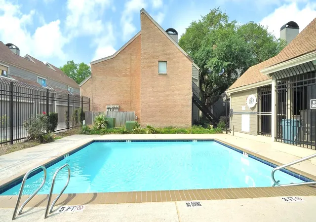 2nd image of 6601 Sands Pt Dr, Houston, TX 77074