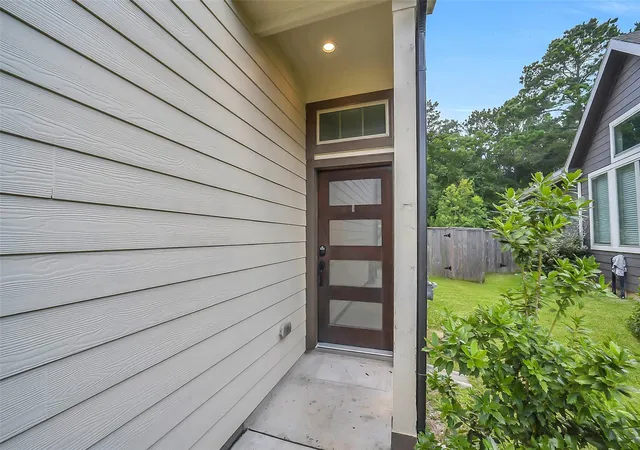 Photo 3 of Townhouse for sale at 231 S Spotted Fern Dr, Montgomery, TX 77316 | MLS# 26872079 | Listing updated on 2026-08-25