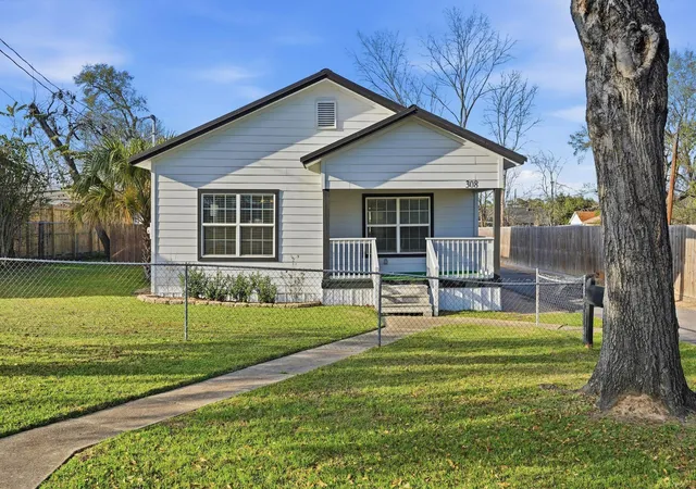 1st image of 308 E Phillips St, Conroe, TX 77301 | MLS# 89923424