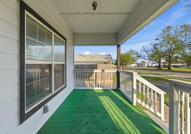 5th image of 308 E Phillips St, Conroe, TX 77301 | MLS# 89923424