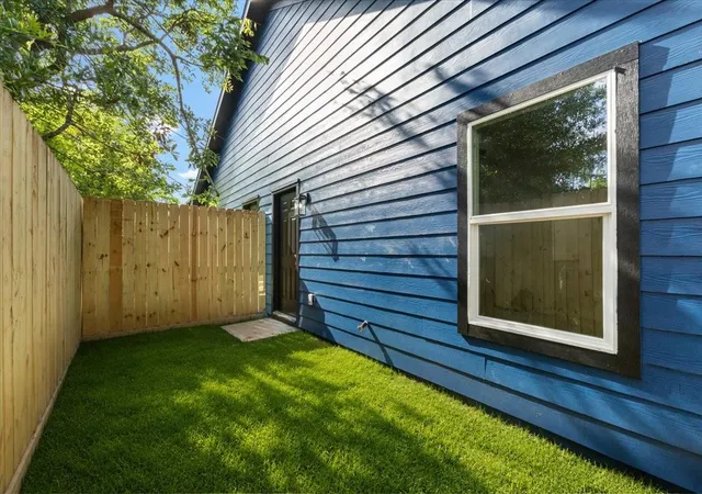 Homes for sale in Houston, TX | 5106 Pershing St, Houston, TX 77033 | MLS# 16355784