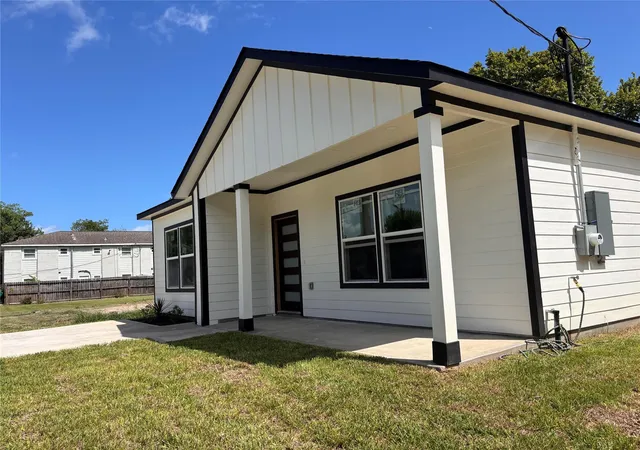 Photo 3 of Sale Pending at 2429 Boss St, La Marque, TX 77568 | MLS# 76360753 | Listing updated on 2026-09-12