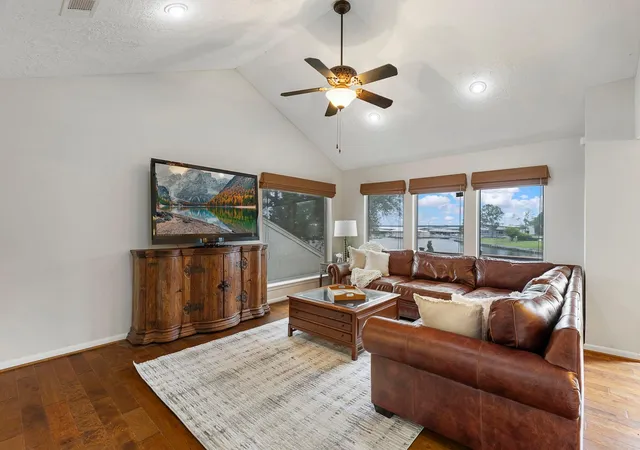 Townhouse for sale at 3930 Knollcrest Dr, Montgomery, TX 77356 | MLS# 94236914