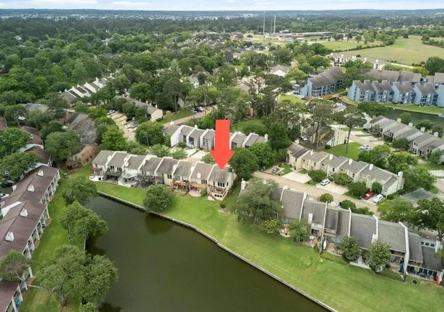 Photo 1 of Townhouse for sale at 3930 Knollcrest Dr, Montgomery, TX 77356 | MLS# 94236914 | Listing updated on 2026-09-08