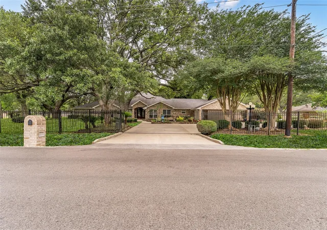 1st image of 3519 Singleton Rd, Baytown, TX 77521 | MLS# 3903803