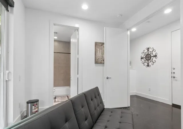 5th image of 2376 Commerce St, Houston, TX 77003 | MLS# 28161004