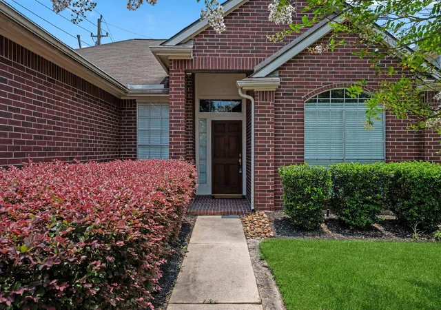Homes for sale in Kingwood, TX | 1914 Eastwood Lake Ct, Kingwood, TX 77339 | MLS# 69072476