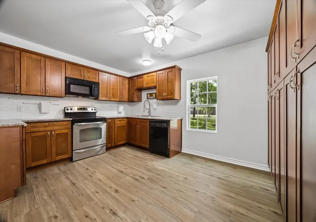 4th image of 408 S 4Th St, La Porte, TX 77571 | MLS# 34291727