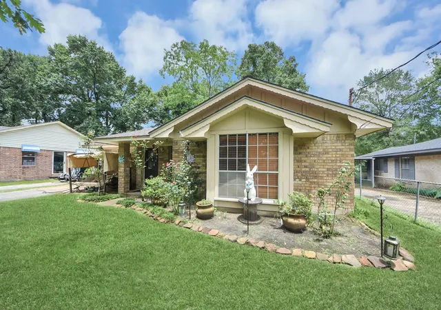 Photo 3 of Single family home for sale at 24267 W Oak Dr, Porter, TX 77365 | MLS# 73217572 | Listing updated on 2026-09-14