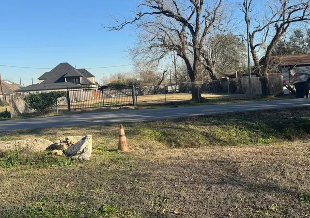 Photo 3 of Land for sale at 1205 Vera Lou St, Houston, TX 77051 | MLS# 9435807 | Listing updated on 2026-09-03