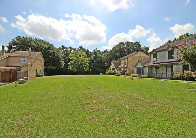 15th image of 2041 Country Village Blvd #A, Humble, TX 77338 | MLS# 69676340