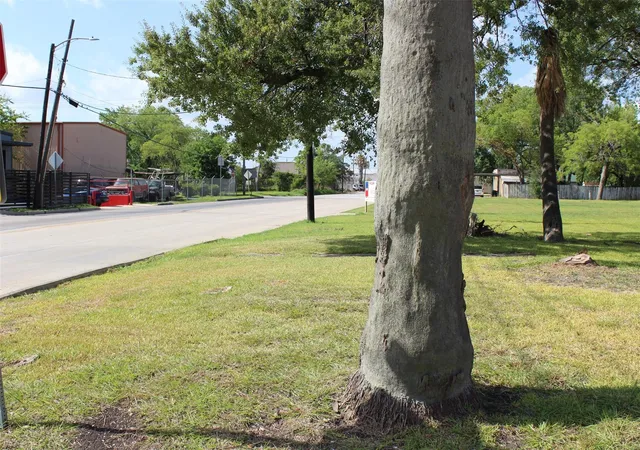 3rd image of 106 W Pitts Ave, Pasadena, TX 77506 | MLS# 2172531