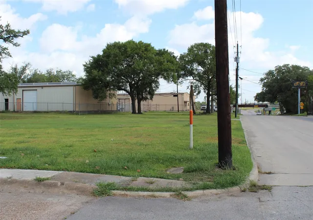 4th image of 106 W Pitts Ave, Pasadena, TX 77506 | MLS# 2172531