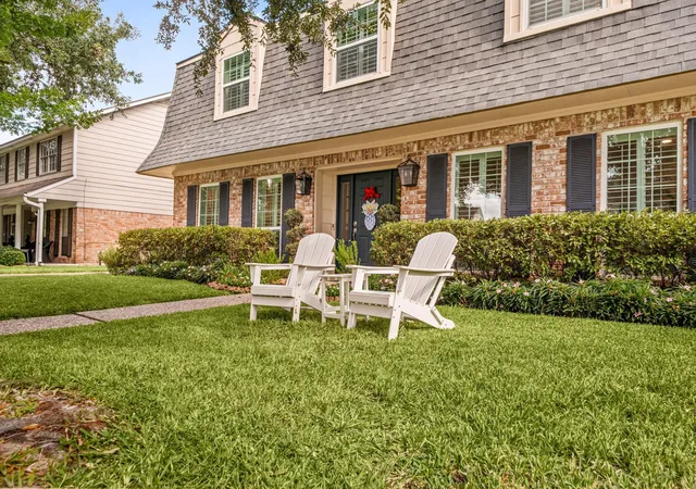 2nd image of 10822 Piping Rock Ln, Houston, TX 77042 | MLS# 55623249