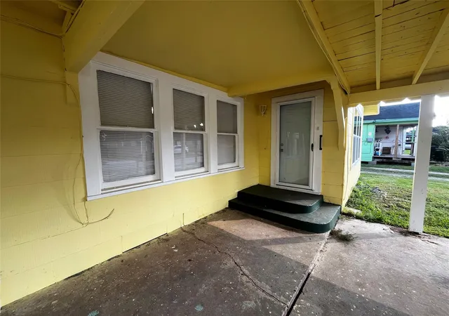 Homes for sale in Baytown, TX | 1018 N 2Nd St, Baytown, TX 77520 | MLS# 18604747