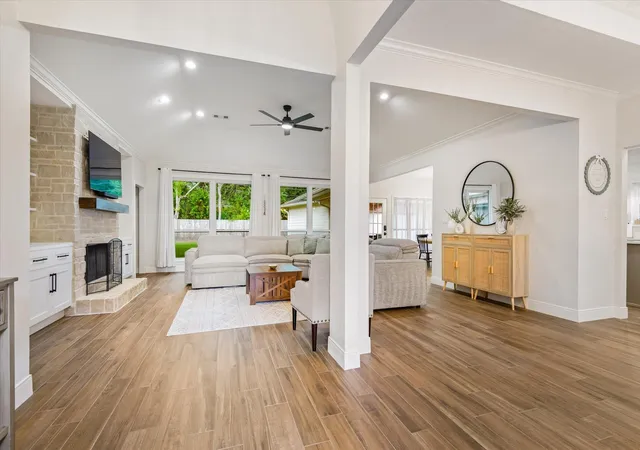 2nd image of 231 Creekside Dr, League City, TX 77573 | MLS# 20966886