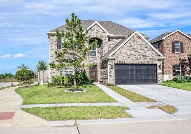 Photo 2 of Sale Pending at 10701 Clouds Rest Dr, Rosharon, TX 77583 | MLS# 67442547 | Listing updated on 2026-09-02