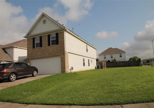 Photo 3 of Single family home for sale at 18439 Ranch View Trl, Houston, TX 77073 | MLS# 23290877 | Listing updated on 2026-08-12
