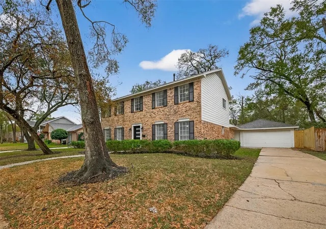 Photo 2 of Single family home for sale at 422 Willow Vista Dr, El Lago, TX 77586 | MLS# 5574051 | Listing updated on 2026-09-16