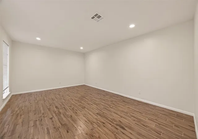 Photo 4 of Single family home for sale at 422 Willow Vista Dr, El Lago, TX 77586 | MLS# 5574051 | Listing updated on 2026-09-16
