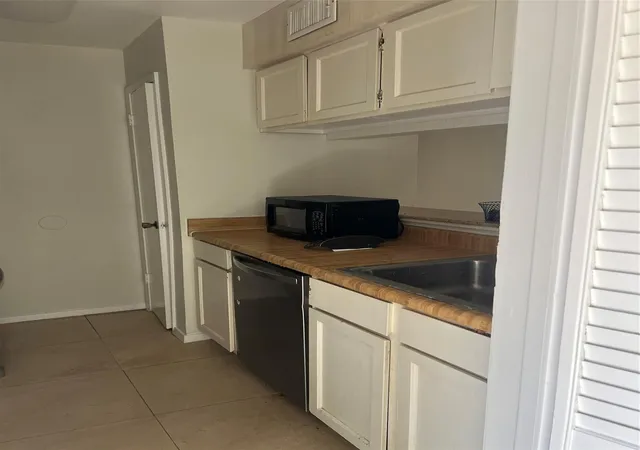 image of 6111 Beverly Hill St #78, Houston, TX 77057 | MLS# 9224408