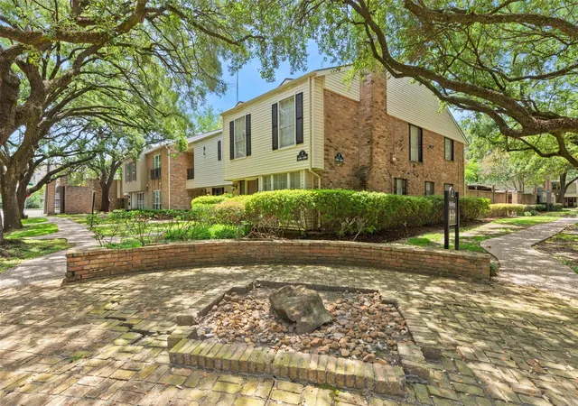 4th image of 12907 Trail Hollow Dr #2907, Houston, TX 77079 | MLS# 91760581
