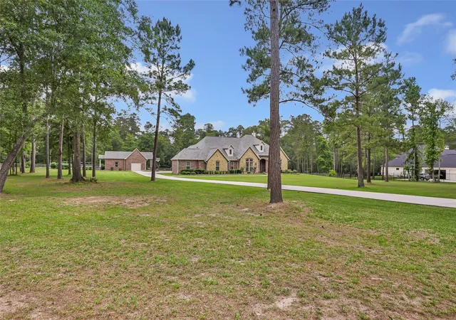 Photo 2 of Single family home for sale at 229 Sundog Rd, Huntsville, TX 77340 | MLS# 51636406 | Listing updated on 2026-09-15