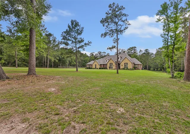 Photo 3 of Single family home for sale at 229 Sundog Rd, Huntsville, TX 77340 | MLS# 51636406 | Listing updated on 2026-09-15
