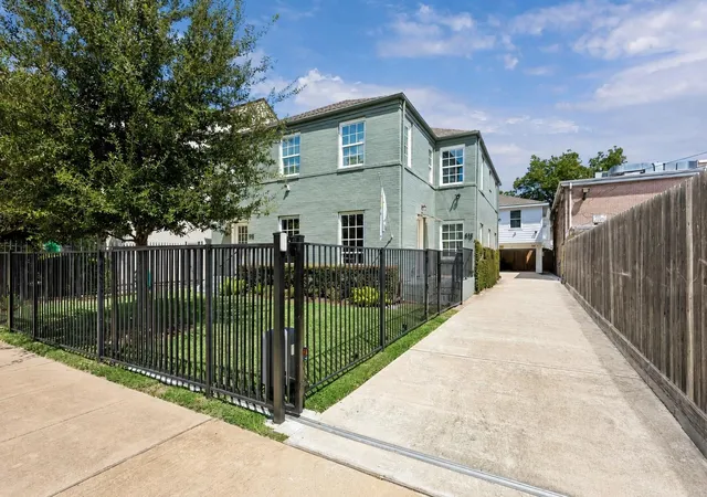 Photo 1 of Multi family home for sale at 618 Branard St, Houston, TX 77006 | MLS# 93494445 | Listing updated on 2026-08-27