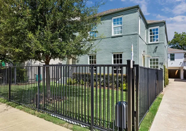 Photo 3 of Multi family home for sale at 618 Branard St, Houston, TX 77006 | MLS# 93494445 | Listing updated on 2026-08-27